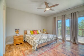 3 chambres, fer et planche à repasser, Wi-Fi, draps fournis