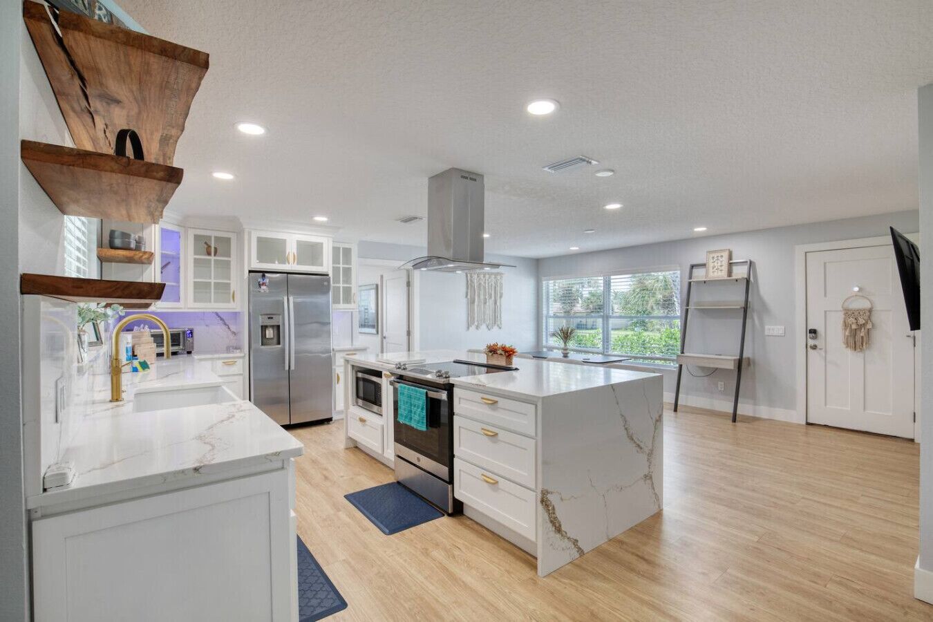 雪櫃、微波爐、焗爐、爐具