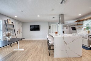 Interior - Drift and Dune Beach, Pet Friendly, Steps to Beach (Ponce Inlet)