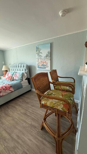 WiFi - Penguins on the Beach | Studio Steps to Beach & Downtown w/pool | Unit E (Cocoa Beach)
