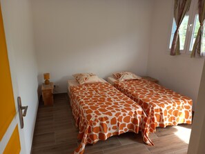 2 bedrooms, iron/ironing board, free WiFi, bed sheets