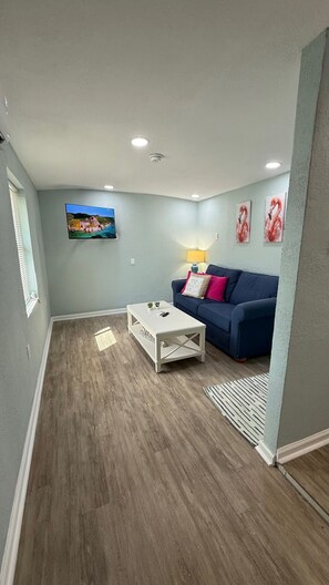 TV - Cozy studio across from the beach w/pool (Cocoa Beach)