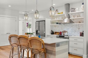 Fridge, microwave, oven, stovetop - Mountain-View Retreat with Hot Tub & Waterfalls (Cascade Locks)