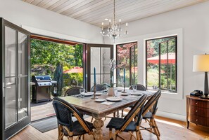 Dining - Mountain-View Retreat with Hot Tub & Waterfalls (Cascade Locks)