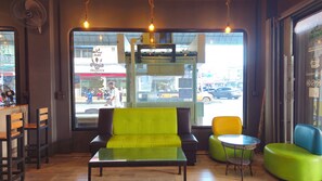 Coin salon dans le hall