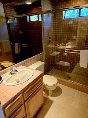 Shower, jetted bath, hair dryer, towels - Tahoe Vista Inn Suite 7 (Tahoe Vista)