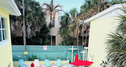 Penguins on the Beach 2BR Steps to Beach & Downtown w/pool Unit 5