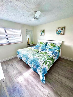 2 bedrooms, desk, iron/ironing board, free WiFi - Penguins on the Beach  2BR Steps to Beach & Downtown w/pool  Unit 5 (Cocoa Beach)