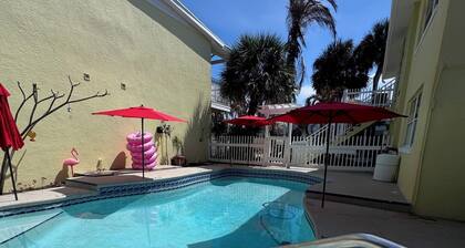 Penguins on the Beach 2BR Steps to Beach & Downtown w/pool Unit 5