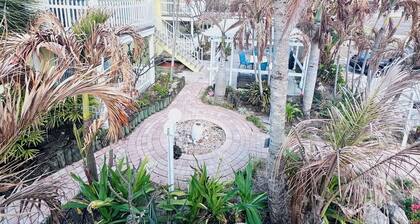 Penguins on the Beach 2BR Steps to Beach & Downtown w/pool Unit 5