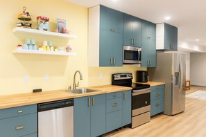 Microonde, forno, piano cottura, lavastoviglie