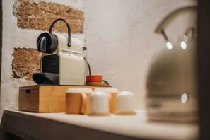 Shower, jetted bath, hair dryer, towels