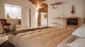 1 bedroom, internet, bed sheets