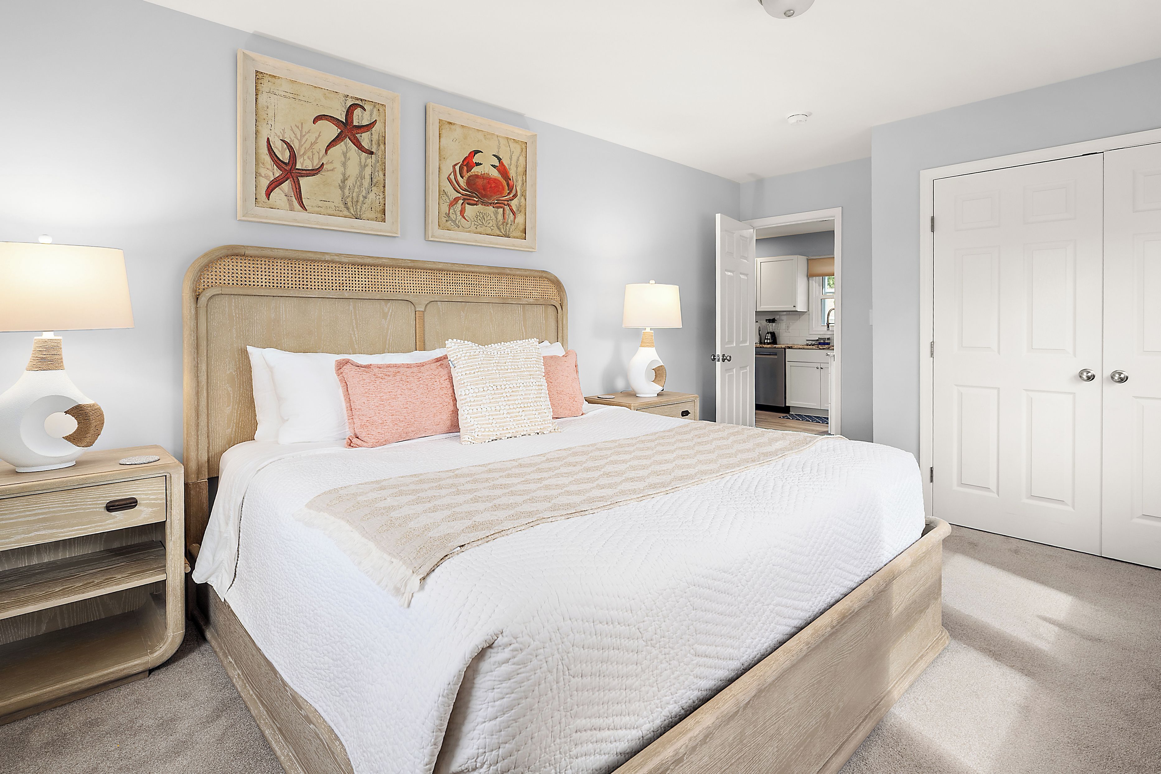 4 bedrooms, iron/ironing board, WiFi (free), bed sheets