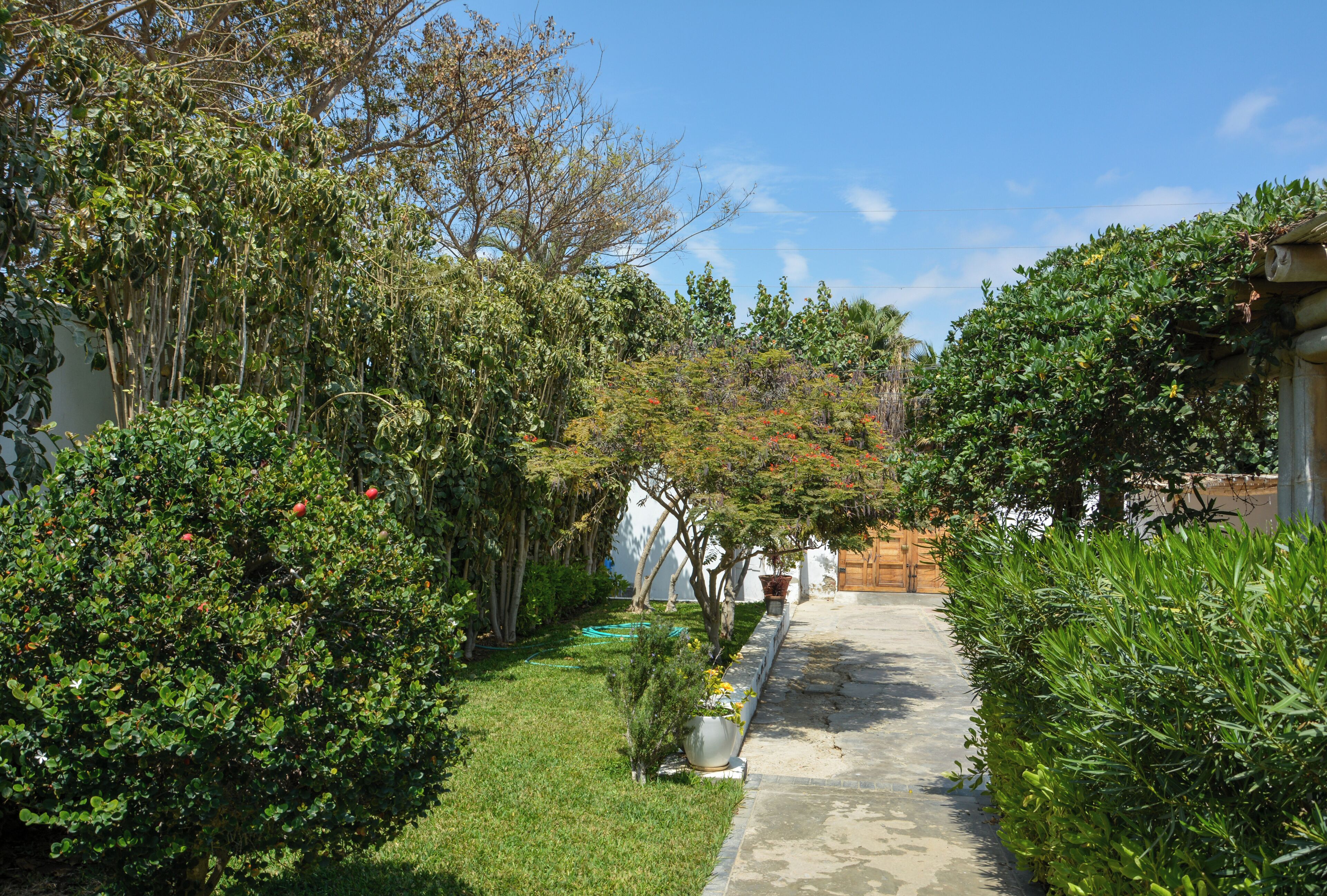 Vista frontal de la propiedad