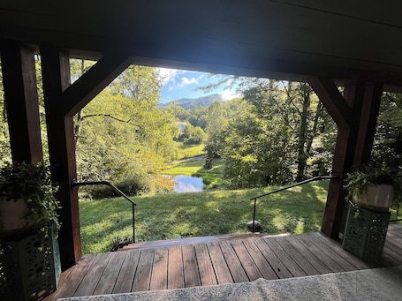 施設の敷地. Mountain Side Views
House nestled in the Smoky Mountains close to everything!