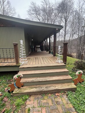 Property grounds - Welcome To Mountain Side Views
House nestled in the Smoky Mountains with views (Whittier)