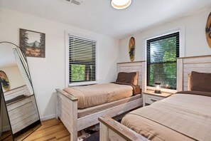 2 chambres, fer et planche à repasser, Wi-Fi gratuit, draps fournis