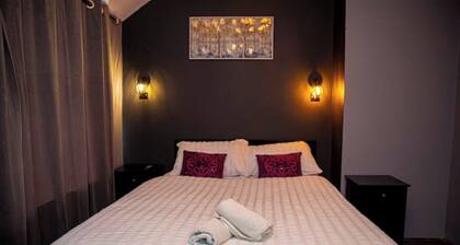 Stylish 2BR Home in Manchester near Etihad Stadium with WiFi and free parking.