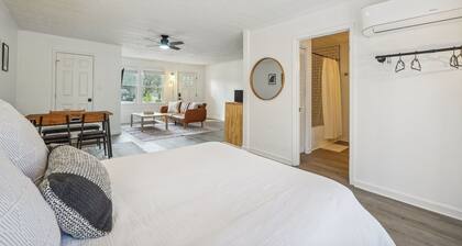 Cozy Kennesaw Apartment Close to KSU w/ EV Charger