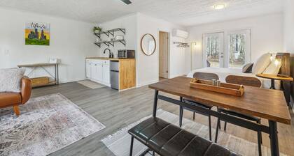 Cozy Kennesaw Apartment Close to KSU w/ EV Charger