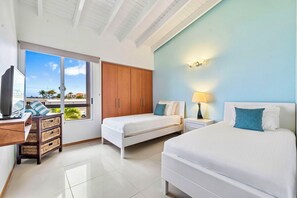 3 bedrooms, in-room safe, desk, iron/ironing board