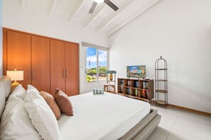 3 bedrooms, in-room safe, desk, iron/ironing board