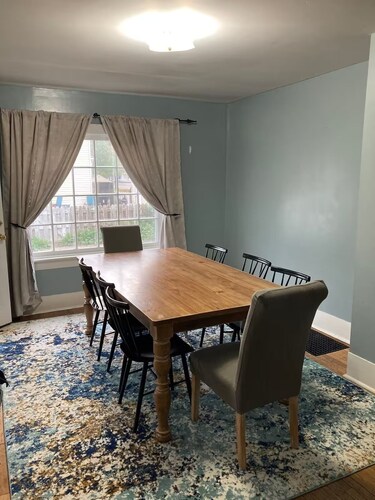 Wonderful 4-bedroom house with hot tub in Bellville