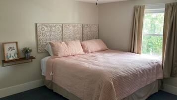 4 bedrooms, iron/ironing board, free WiFi, bed sheets