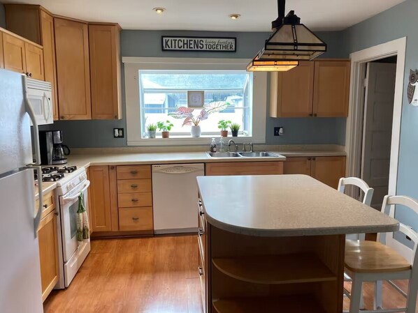 Micro-ondes, four, plaque de cuisson, lave-vaisselle