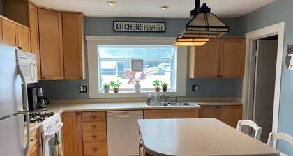 Wonderful 4-bedroom house with hot tub in Bellville