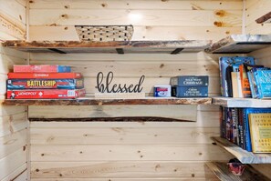 Game room - Custer Love Shack Getaway (Custer)