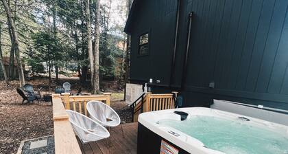 Black Pocono Cabin Retreat — Hot Tub, Grill & Walk to Lake