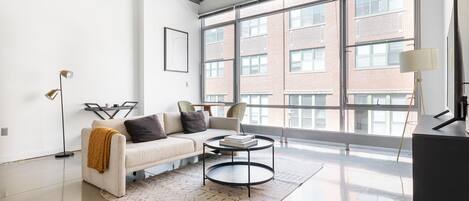 Télévision, chaîne hi-fi