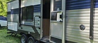 Back road camper in New Straitsville on monday creek and by old mans cave.