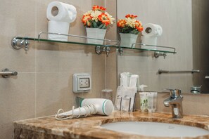 Apartamento, balcón | Baño