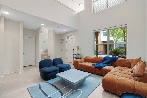 Hillsboro's Best at Your Doorstep with pool & gym