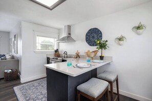 Casa, piscina particular, vista para o jardim | Cozinha privada | Máquina de café expresso, cafeteira/chaleira, chaleira elétrica