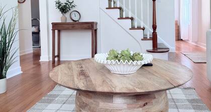 The Vail/House/Hot Tub/Fire pit/Tesla charger/Garage