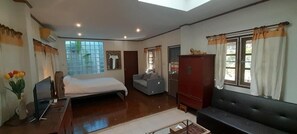 Room, 1 Bedroom, Accessible, Smoking | 1 bedroom