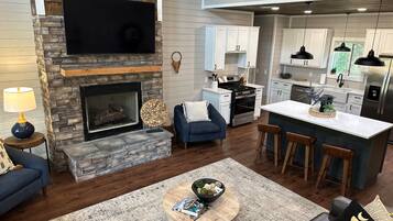 Smart-TV, Kamin, Tischfußball