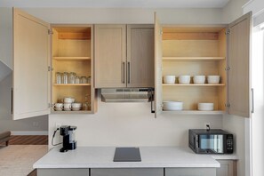 Microwave, dishwasher - Spacious apartment with stunning views in Oregon City (Oregon City)