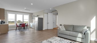 Spacious apartment with stunning views in Oregon City