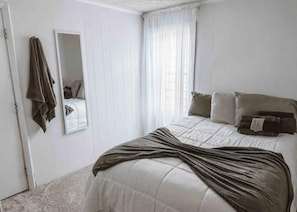 4 bedrooms, WiFi, bed sheets