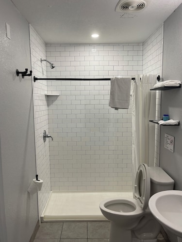 Newly remodeled 14-room hotel in charming St. Mary's .