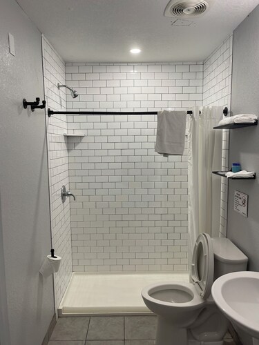 Newly remodeled 14-room hotel in charming St. Mary's .
