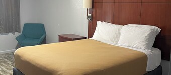 Newly remodeled 14-room hotel in charming St. Mary's .