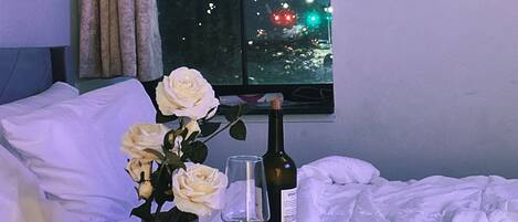 4 bedrooms, in-room safe, desk, iron/ironing board