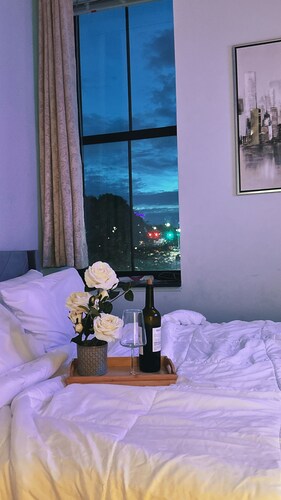 Downtown 4B2B Apt•Sleeps 8 • Walk to Convention Center