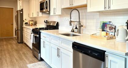 Downtown 4BR/2BA • Walk to PPAC & Convention Center • Ideal for Groups